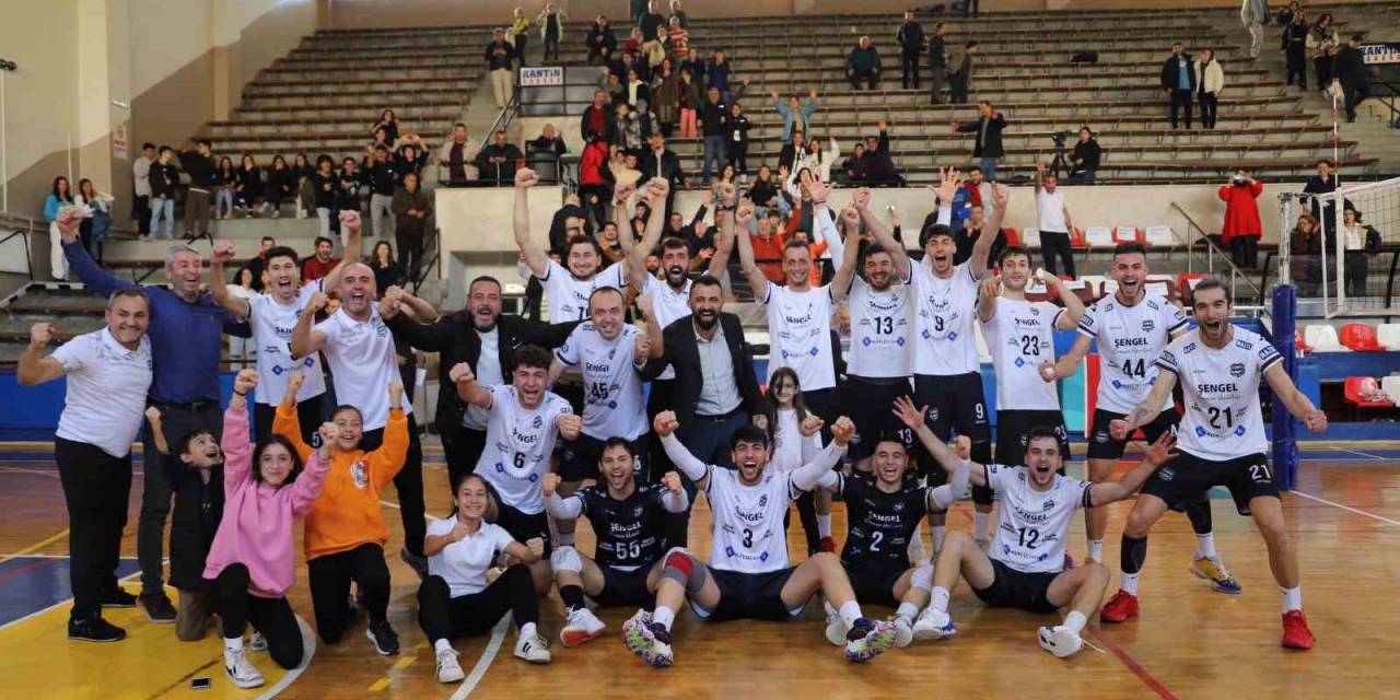 Filenin Efelerini Rakibini Mağlup Etti