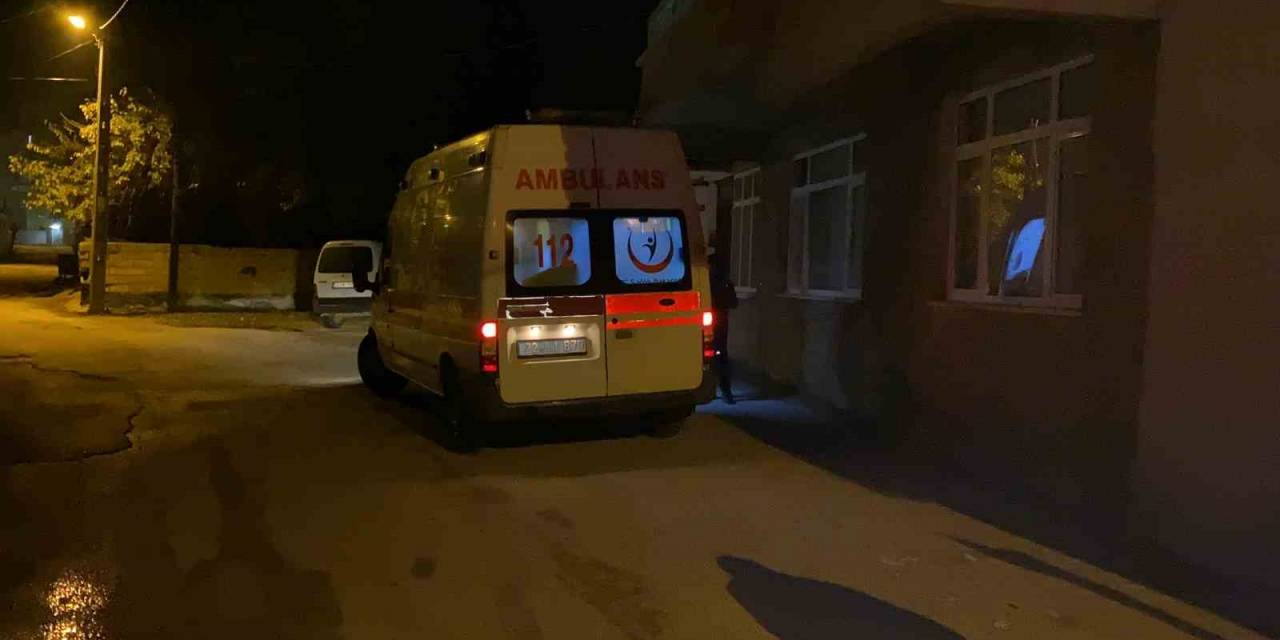 Edirne’de Çıkan Yangında 2 Kişi Dumandan Etkilendi
