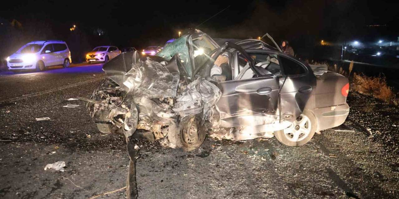 Nevşehir’de İki Otomobil Kafa Kafaya Çarpıştı:2 Ölü, 3 Ağır Yaralı