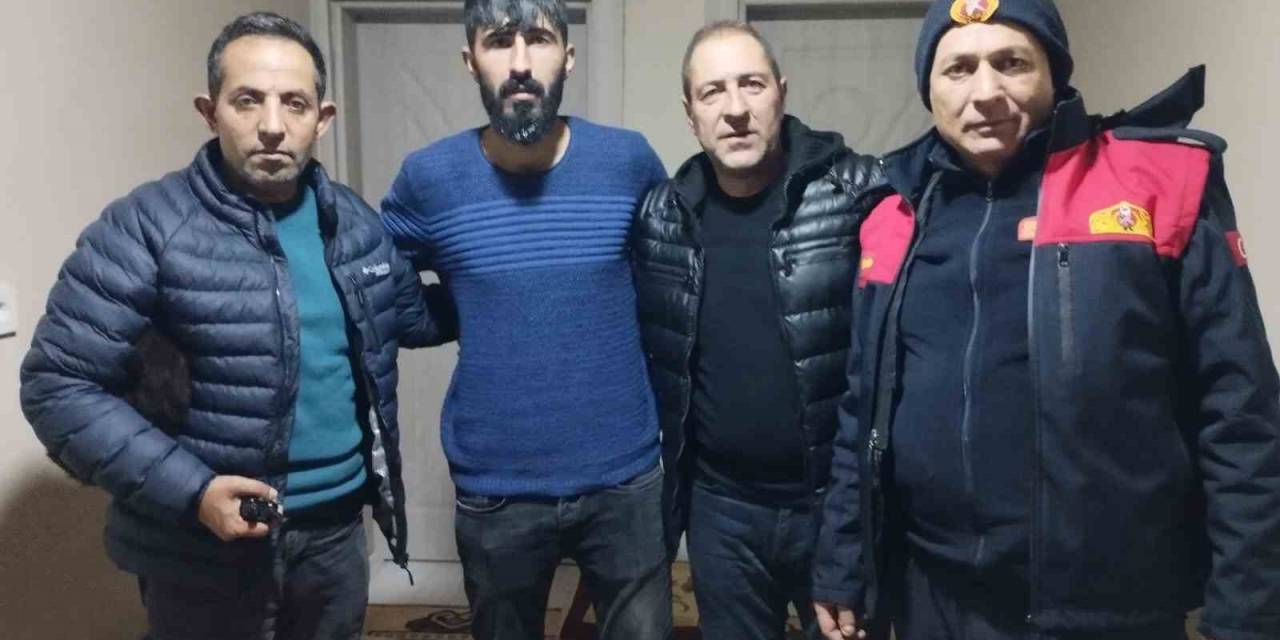 Ağrı’da Tipide Kaybolan Atını Arayan Vatandaş Kurtarıldı