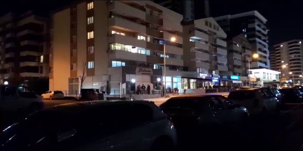 Faciadan Döndüler: Bursa’da Bir Kafenin Asma Tavanı Çöktü