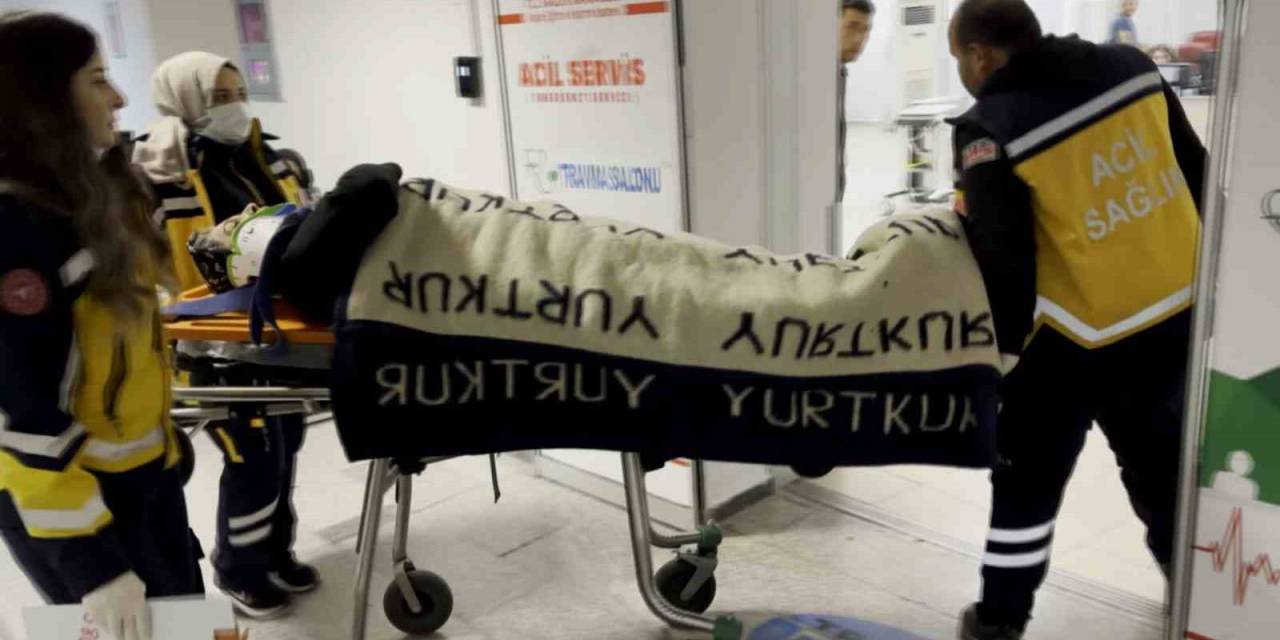 Sinir Krizi Geçiren Eşinden Korkan Kadın Camdan Atladı