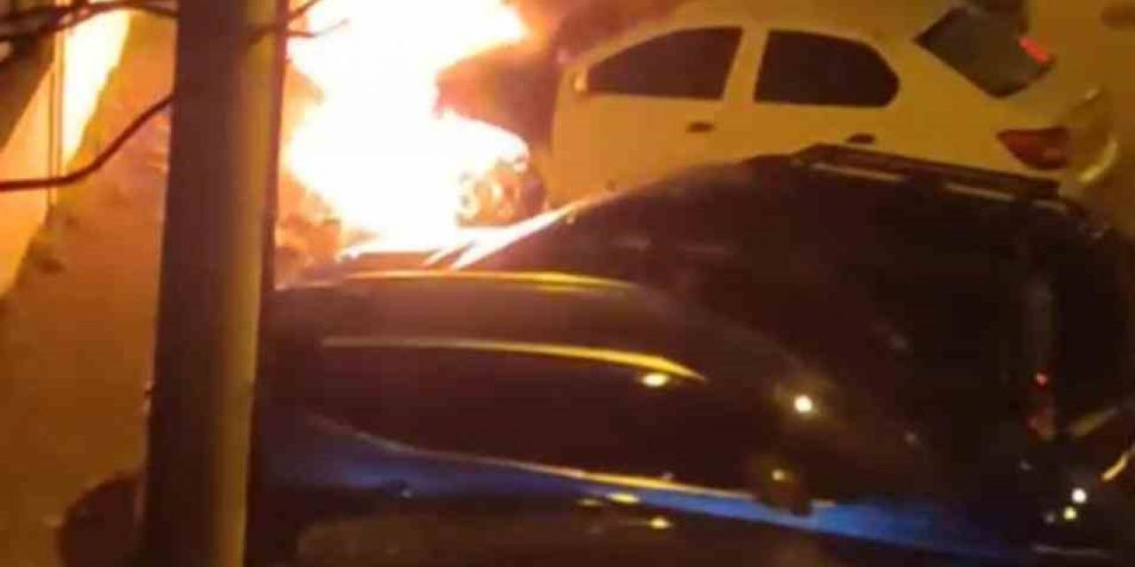 Bursa’da Otoparktaki Araç Alev Alev Yandı
