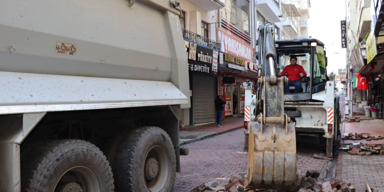 İzmit Belediyesi, Akça Cami Caddesini Öz Kaynaklarıyla Yeniliyor