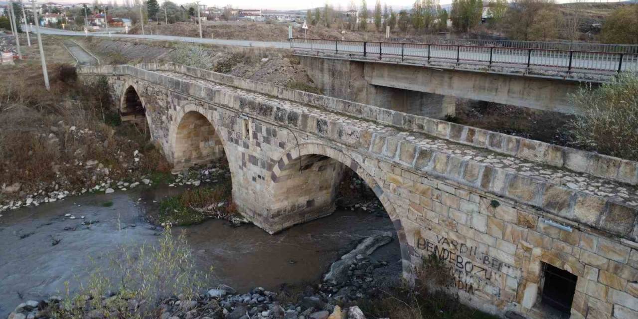 Kanuni Sultan Süleyman Döneminde Yapılan Kemer Köprü Asırlara Meydan Okuyor