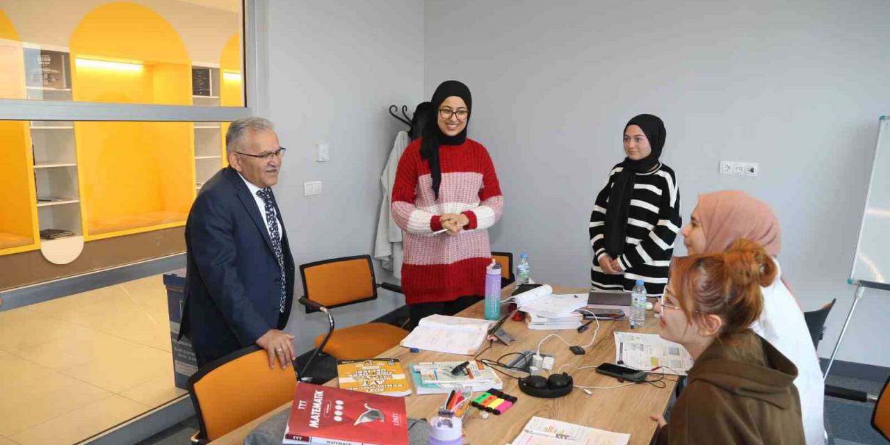 Başkan Büyükkılıç, Gençlerle Bir Araya Geldi