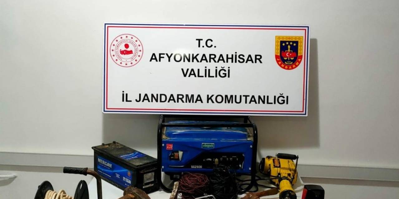 Define Avcıları Kazıya Başlayamadan Jandarmaya Yakalandı