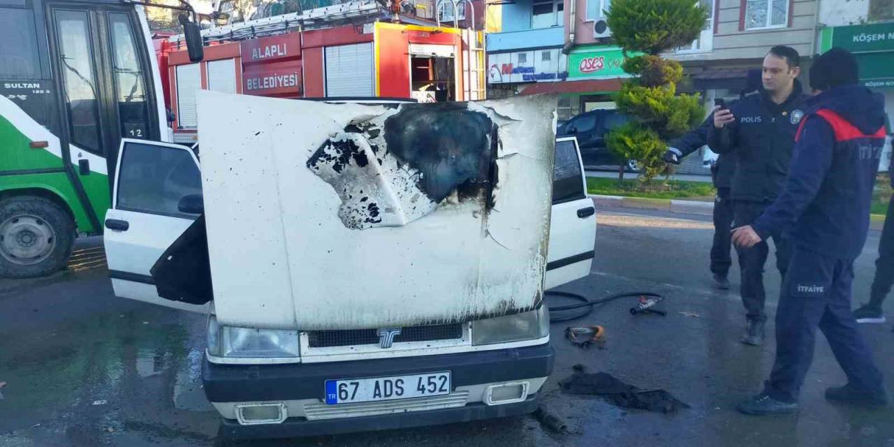 Alaplı’da Park Halinde Otomobil Yandı
