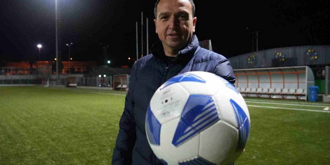 Teknik Direktörüne Kızıp Futbolu Bıraktı, Kendisi Hoca Olup 7 Kupa Kazandı