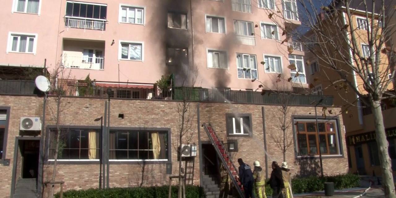 Ümraniye’de Alev Alev Yanan Daire Kullanılamaz Hale Geldi