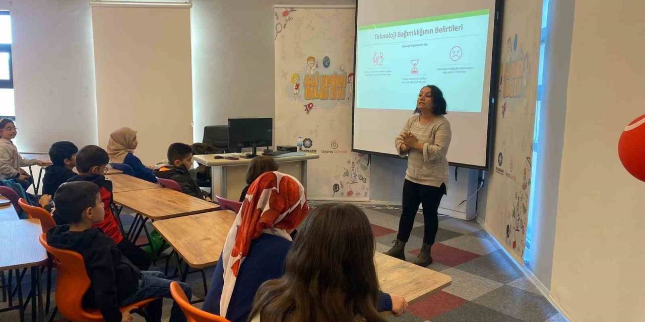 Öğrencilere Teknolojik Bağımlılık Semineri