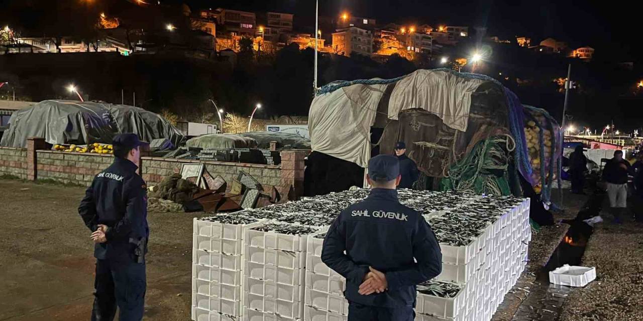 İstanbul Boğazı’nda Yasa Dışı Avlanan 9 Ton İstavrite Ele Geçirildi