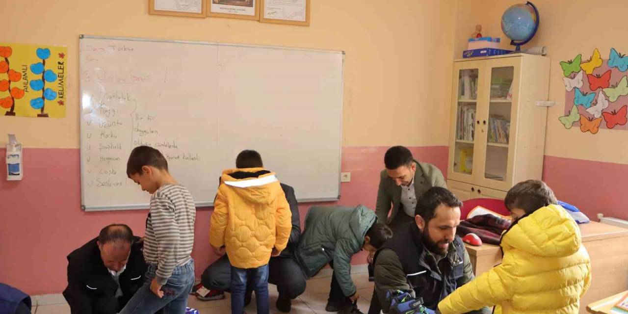 Vedaş’tan Öğrencilere Kışlık Hediye