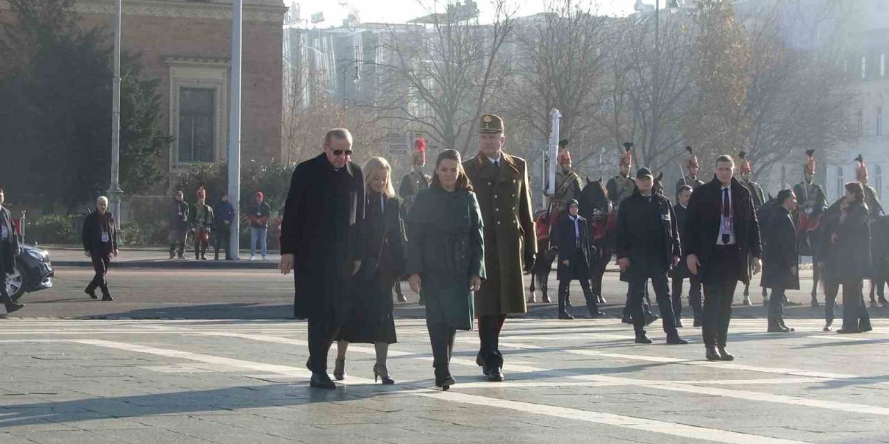 Cumhurbaşkanı Erdoğan, Budapeşte’de Resmi Törenle Karşılandı