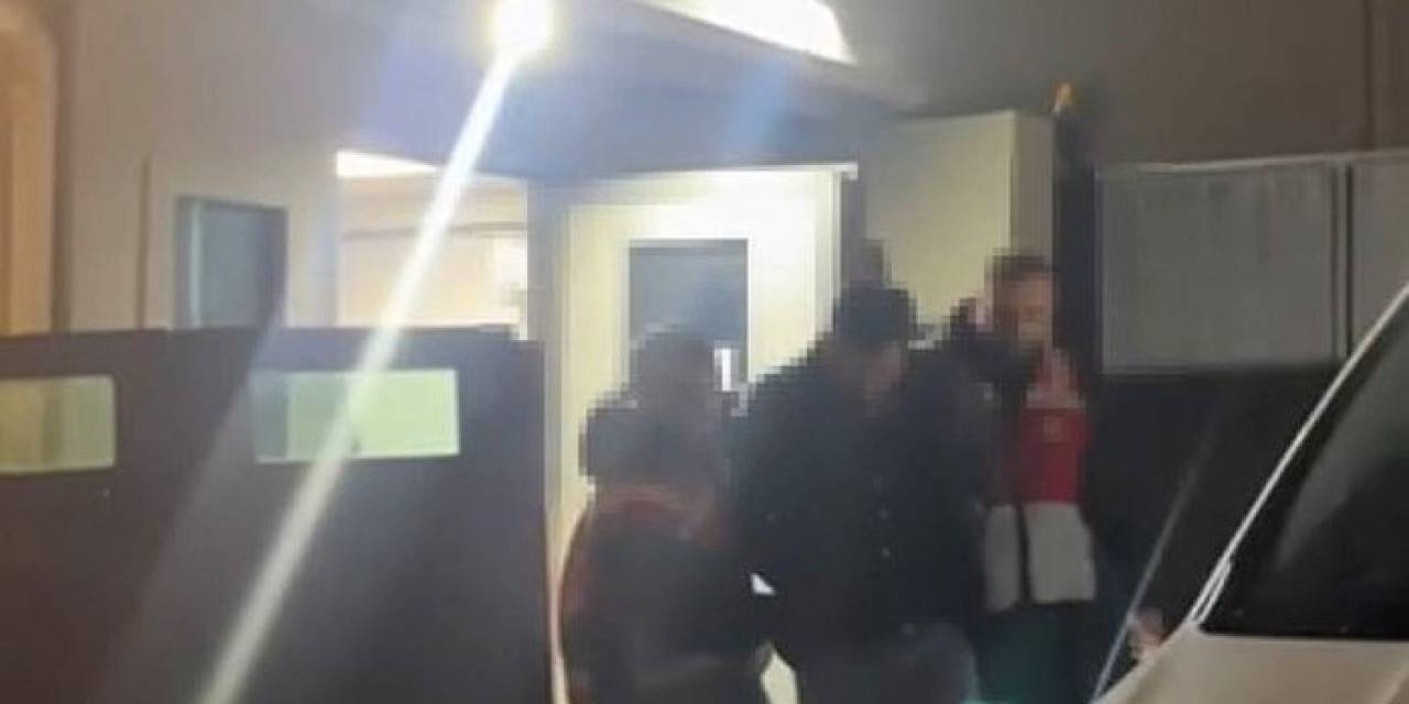 Esenyurt’ta Karısını Çocuklarının Gözü Önünde Bıçaklayan Koca Adliyeye Sevk Edildi