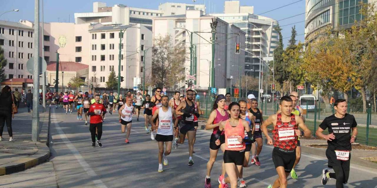 Gazi Yarı Maratonu, 7’den 70’e Beğeni Topladı