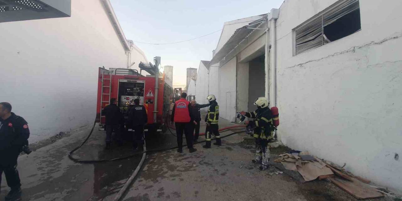 Kayseri’de İş Yeri Deposunda Çıkan Yangını İtfaiye Söndürdü