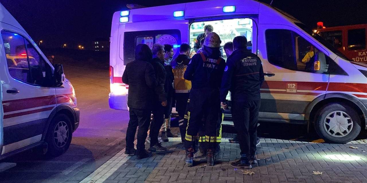Otomobil İle Çarpışan Ticari Araç Devrildi: 7 Yaralı