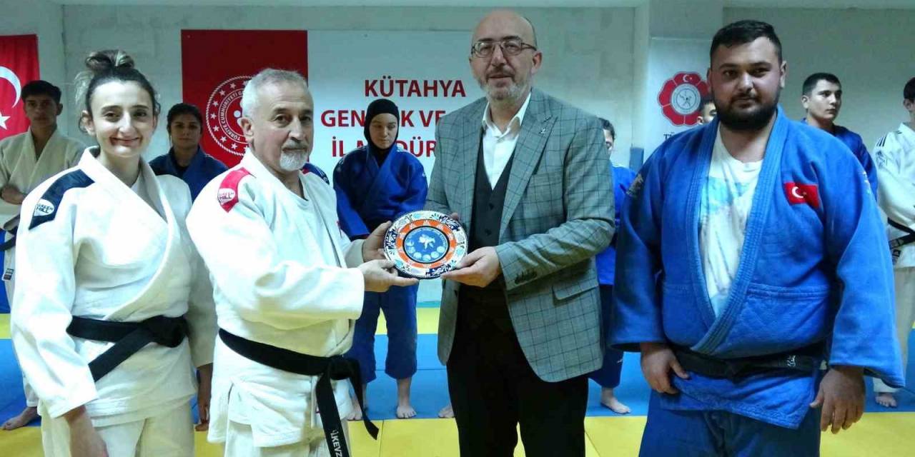 Kütahya’da Judo Ve Atıcılıkta Ulusal Ve Uluslararası Yarışmalarda Başarı Elde Eden Sporcular Ödüllendirildi