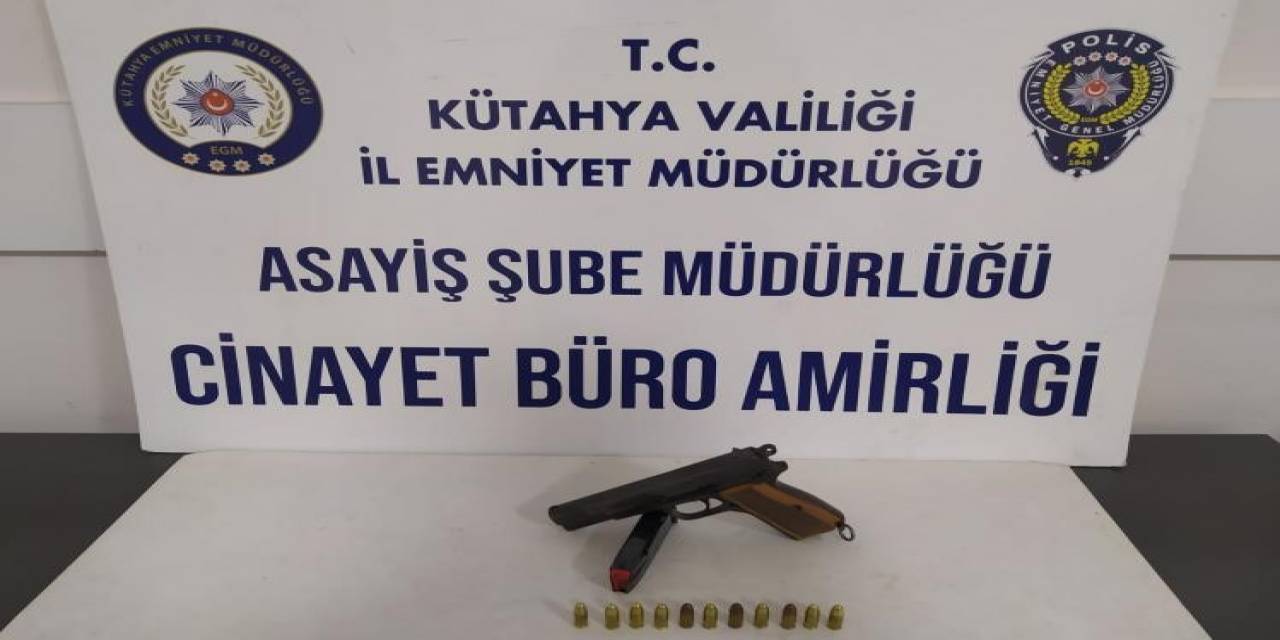 Kütahya’da Aranan Şahsın Üzerinde Tabanca Ele Geçirildi