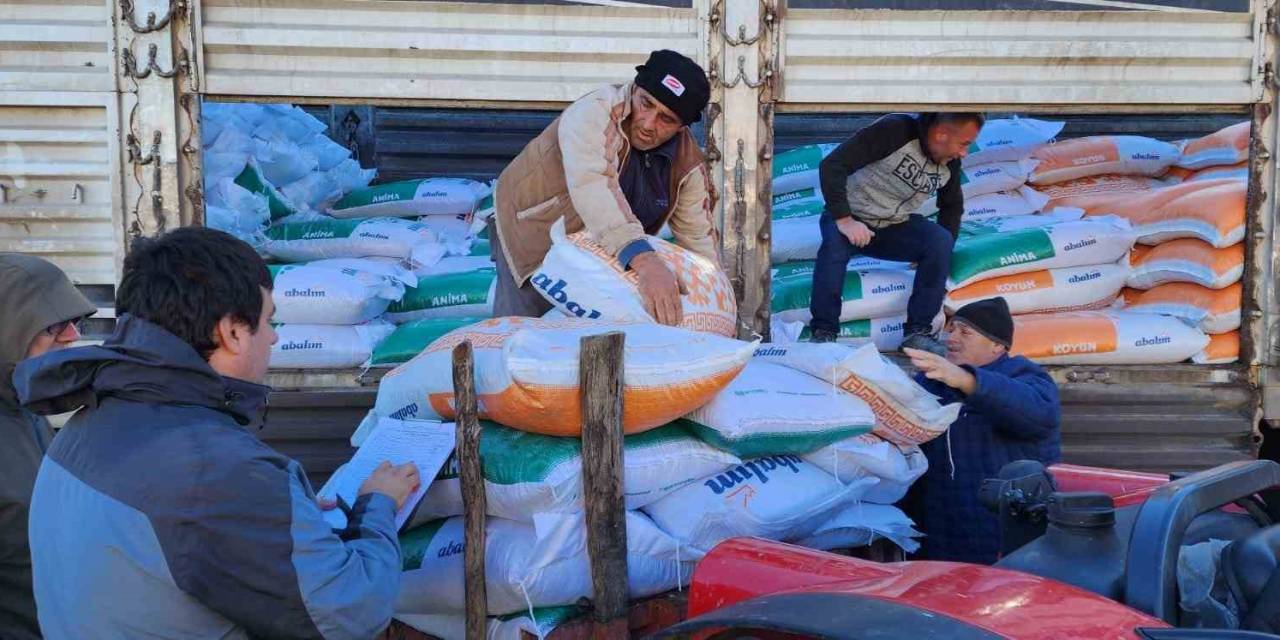 Çanakkale’de Orman Yangınlarından Etkilenen Üreticilere Yem Desteği