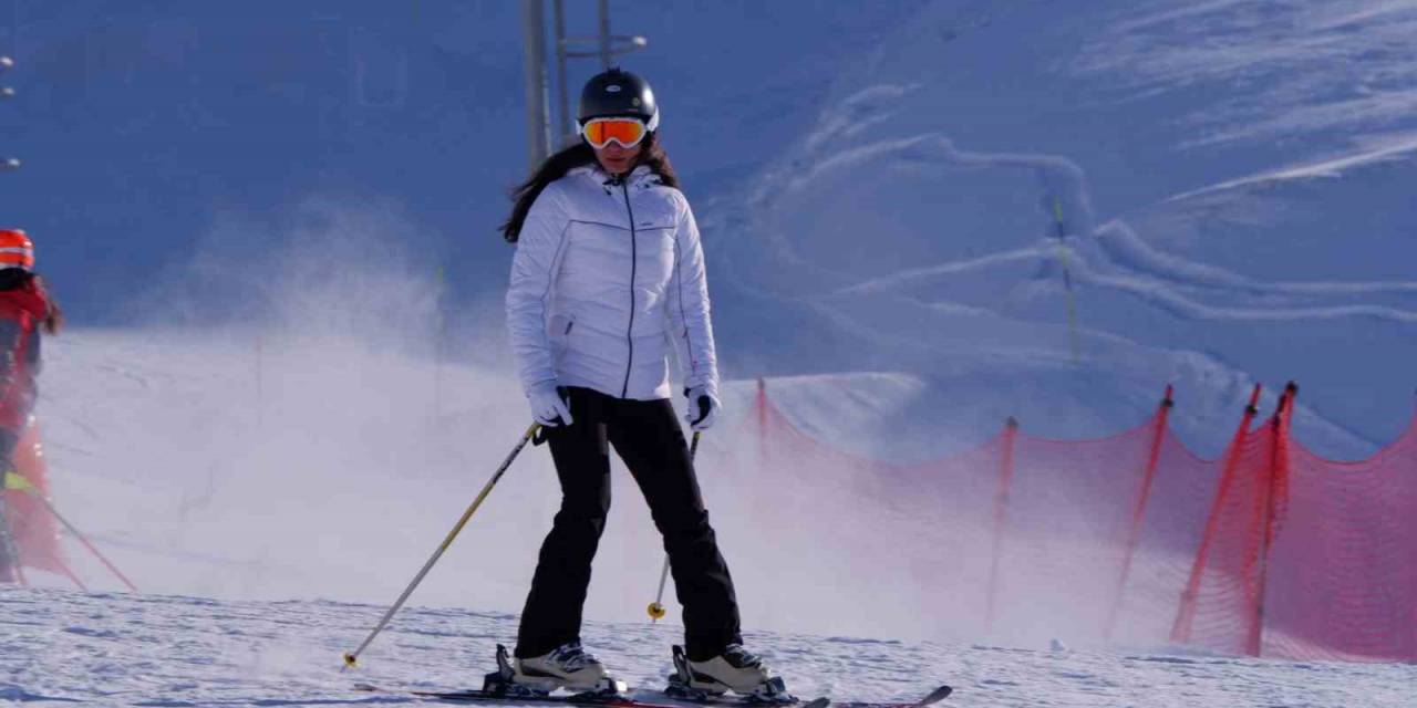 Palandöken’de Karla Gelen Kayak Keyfi