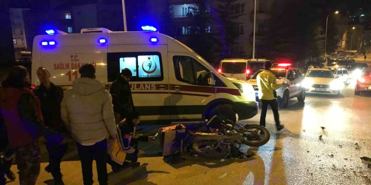 Bilecik’te Motosiklet İle Kamyonetin Çarpıştı, 1 Kişi Yaralandı