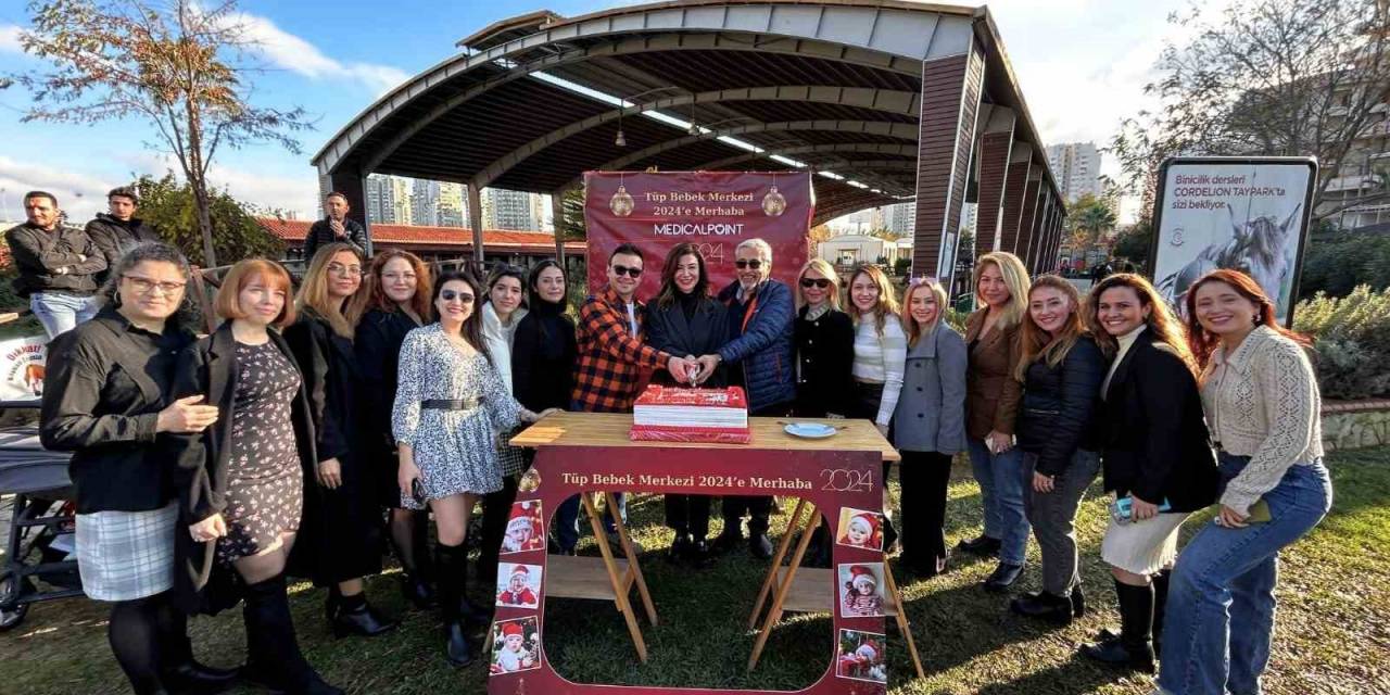 İeu Medical Point Hastanesi Tüp Bebek Merkezi Yeni Yıla "Merhaba" Dedi