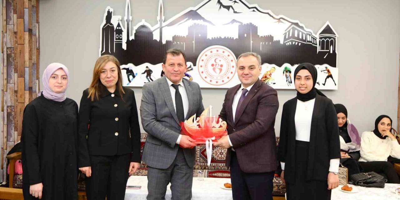 Rektör Altun, Kyk Kocasinan Kız Öğrenci Yurdu Öğrencileri İle Bir Araya Geldi