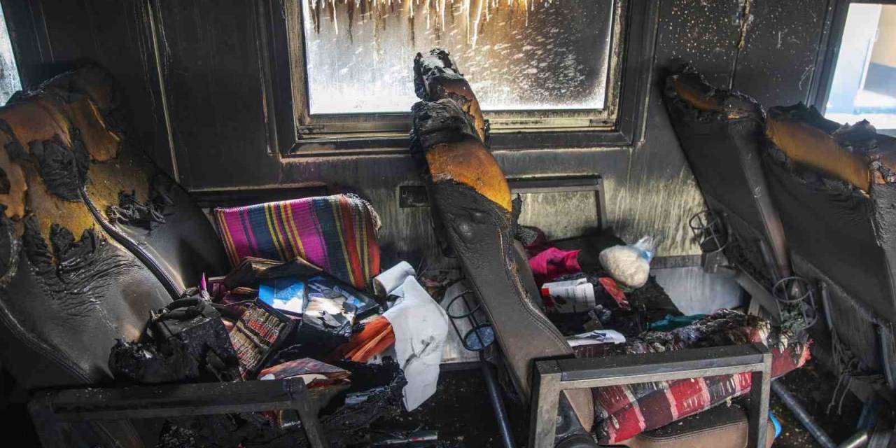 Bangladeş’te Tren Vagonları Ateşe Verildi: 4 Ölü