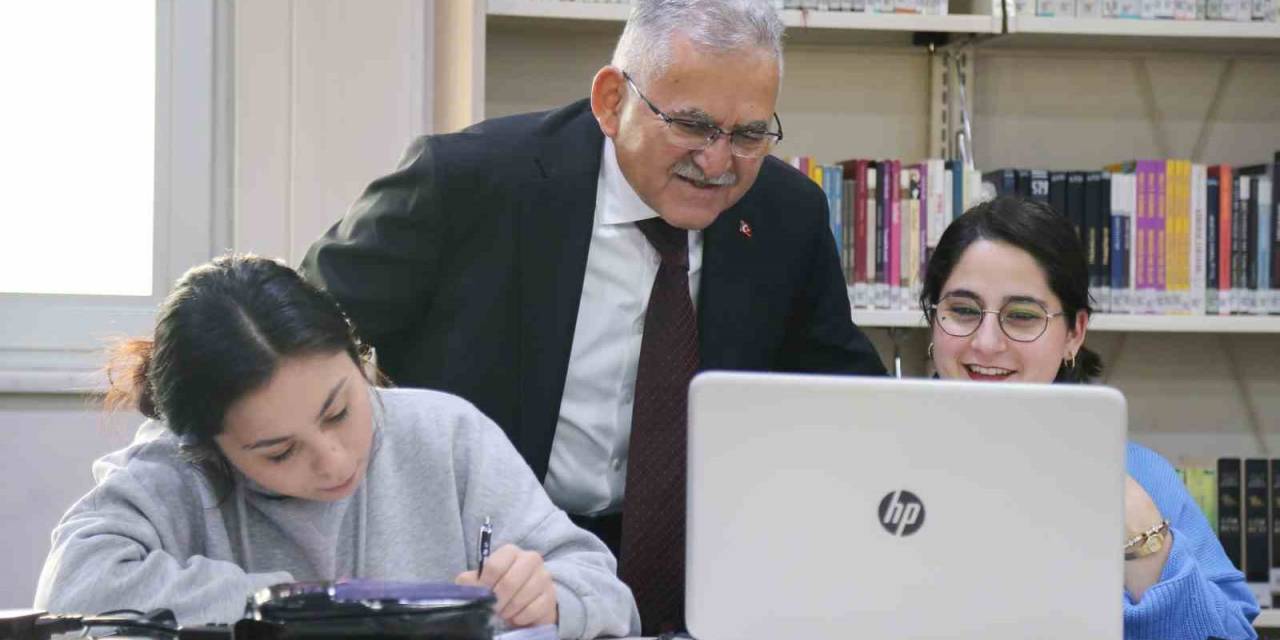 Başkan Büyükkılıç Gençlerle Bir Araya Geldi