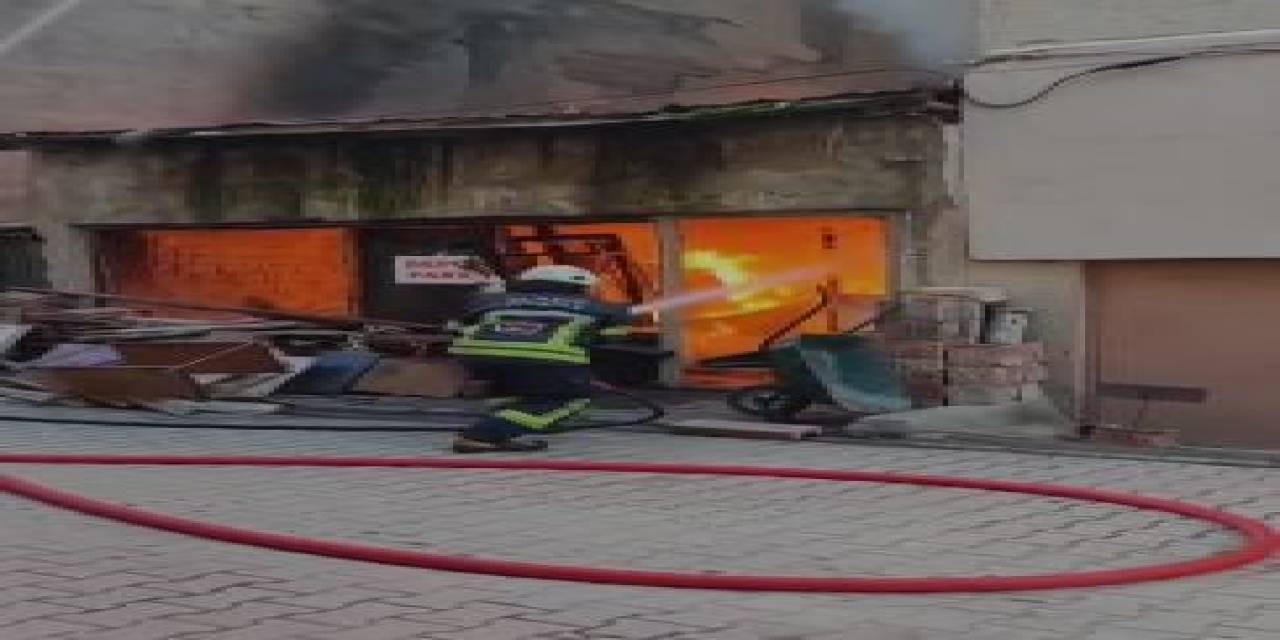 Elazığ’da Dükkan Alevlere Teslim Oldu
