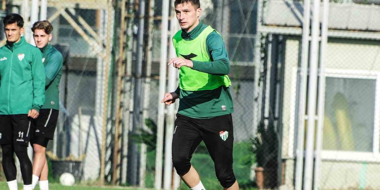 Bursaspor İdman Sonrası Kampa Girdi