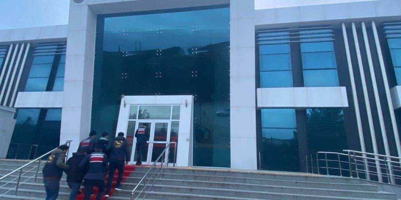Burdur’da Genel Asayiş Çalışmalarında 12 Şahıs Tutuklandı