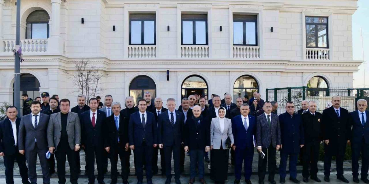 İstanbul Valisi Gül, Büyükçekmece İlçe Protokolüyle Bir Araya Geldi