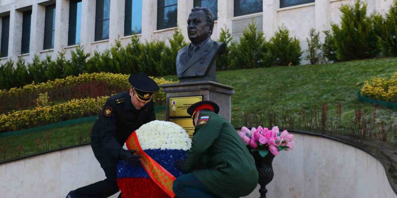 Suikasta Uğrayan Rus Büyükelçi Karlov Ölüm Yıl Dönümünde Anıldı