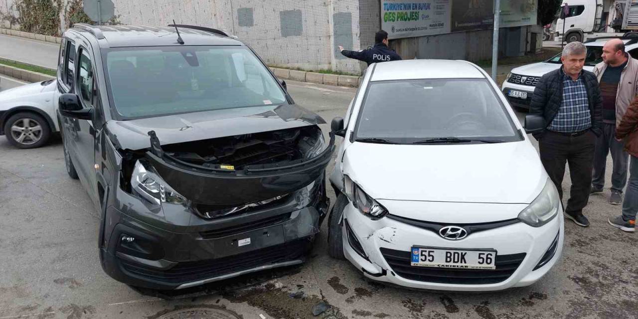 Hastaneye Giderken Kazada Yaralandı