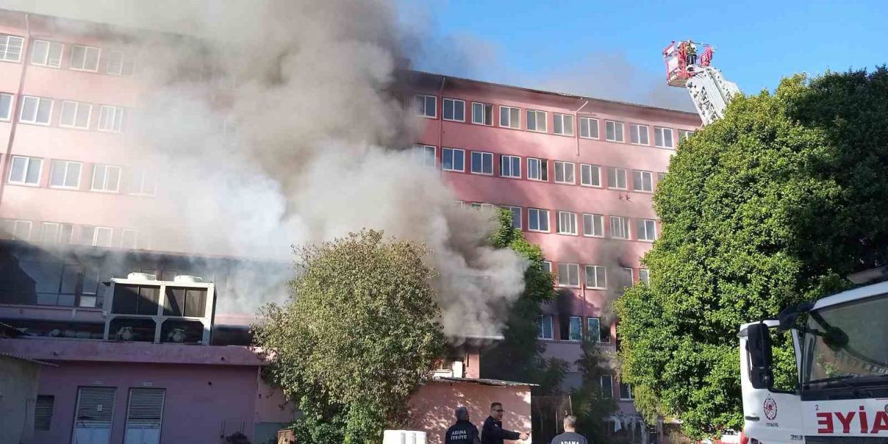 Adana’daki Yangın Devam Ediyor, İşçiler Kurtarıldı