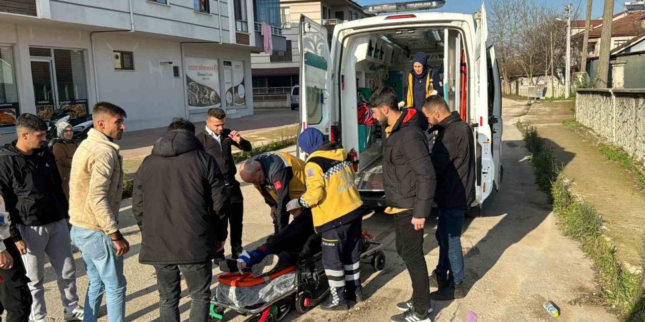 Hafif Ticari Araç İle Çarpışan Bisikletli Yaralandı