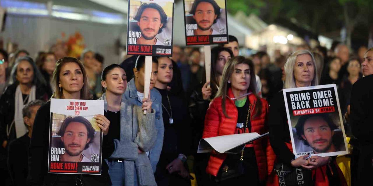 İsrail’de Esir Yakınları Her Saat 29. Dakikada Savunma Bakanlığı Girişini 240 Saniye Boyunca Kapatıyor