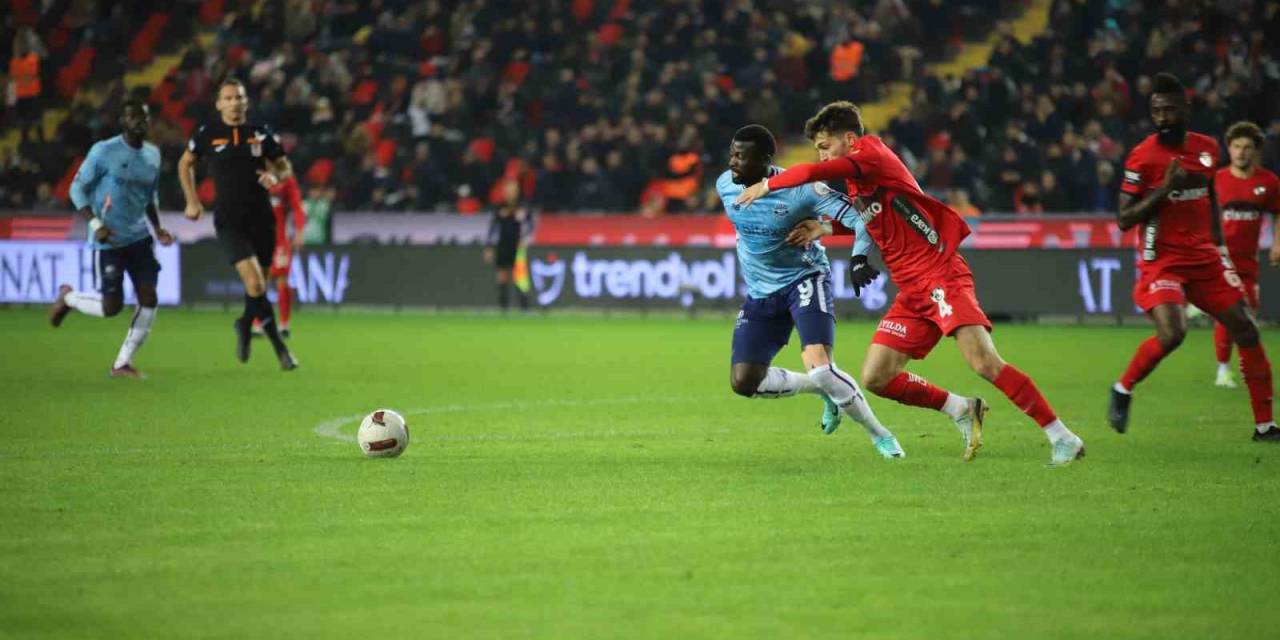 Trendyol Süper Lig: Gaziantep Fk: 1 - Adana Demirspor: 0 (İlk Yarı)