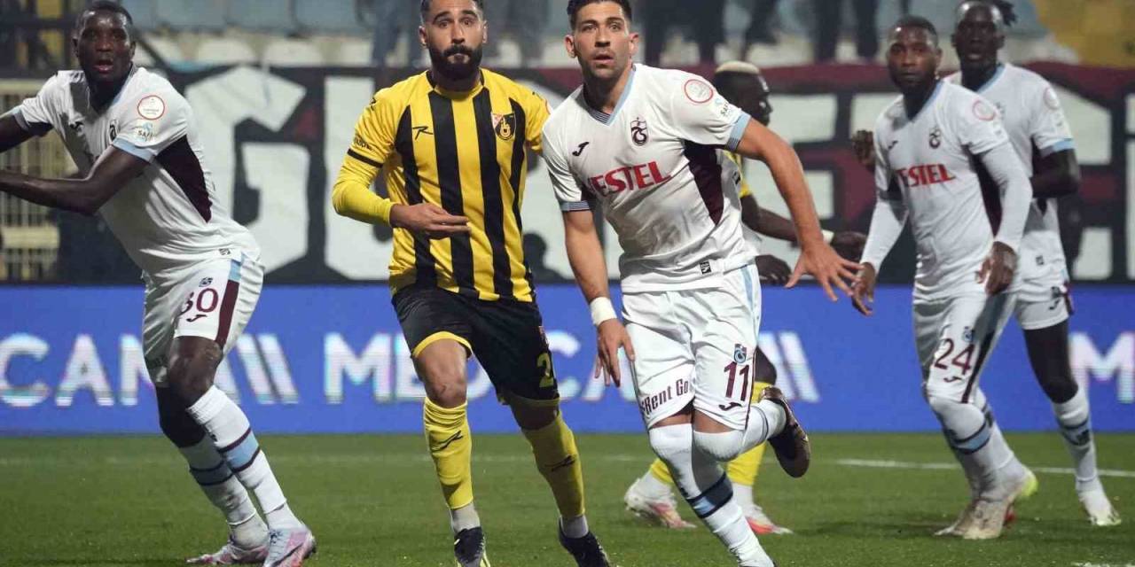 Trendyol Süper Lig: İstanbulspor: 1 - Trabzonspor: 1 (İlk Yarı)
