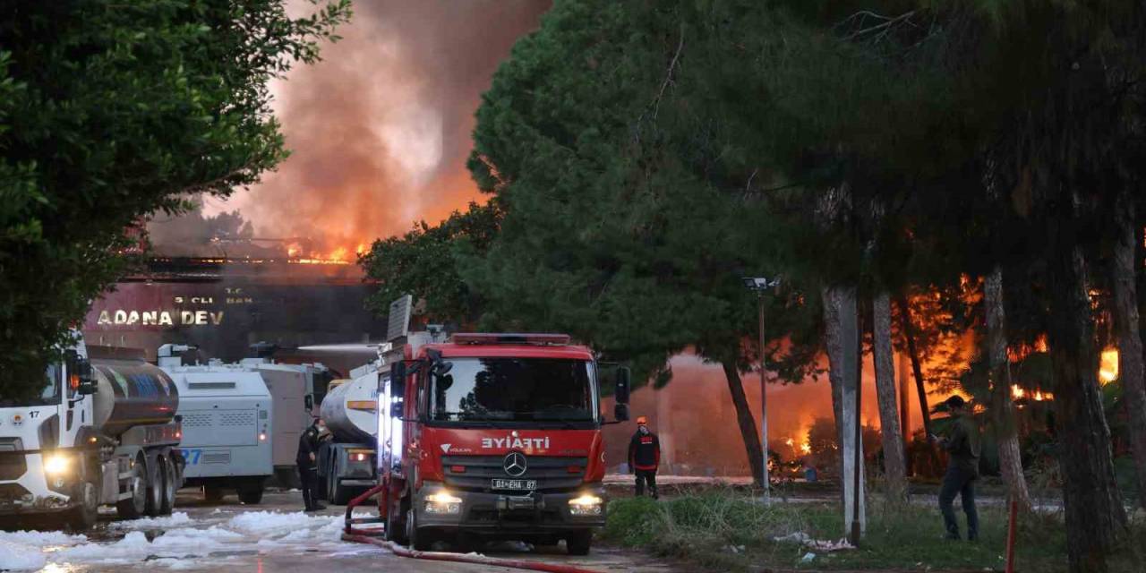 Adana’da Eski Devlet Hastanesinde Çıkan Yangın Kontrol Altına Alındı