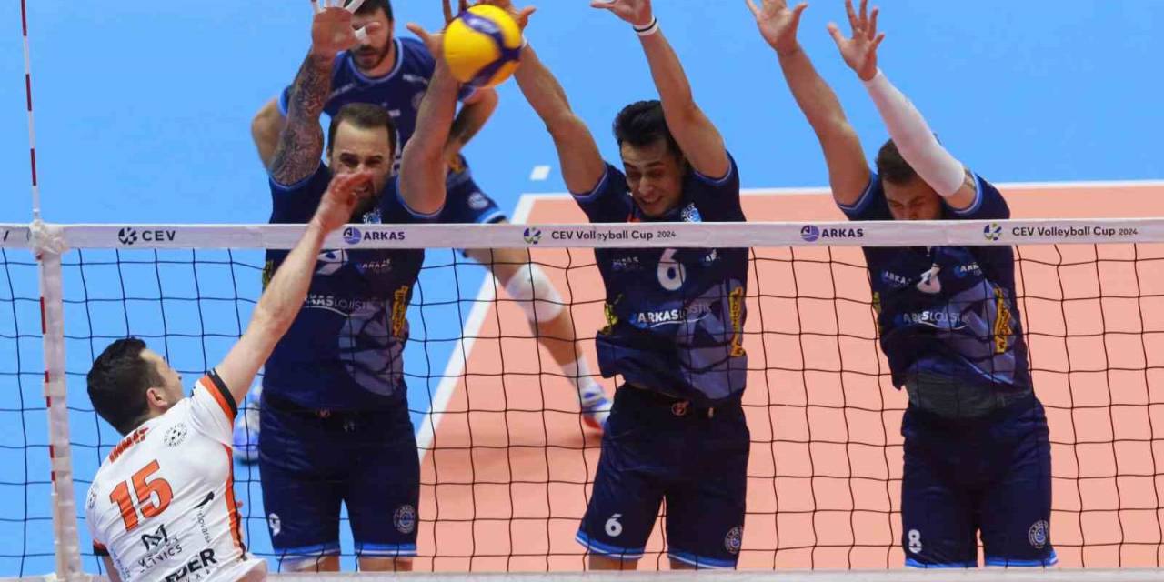 Cev Kupası: Cez Karlovarsko: 2 - Arkas Spor: 3