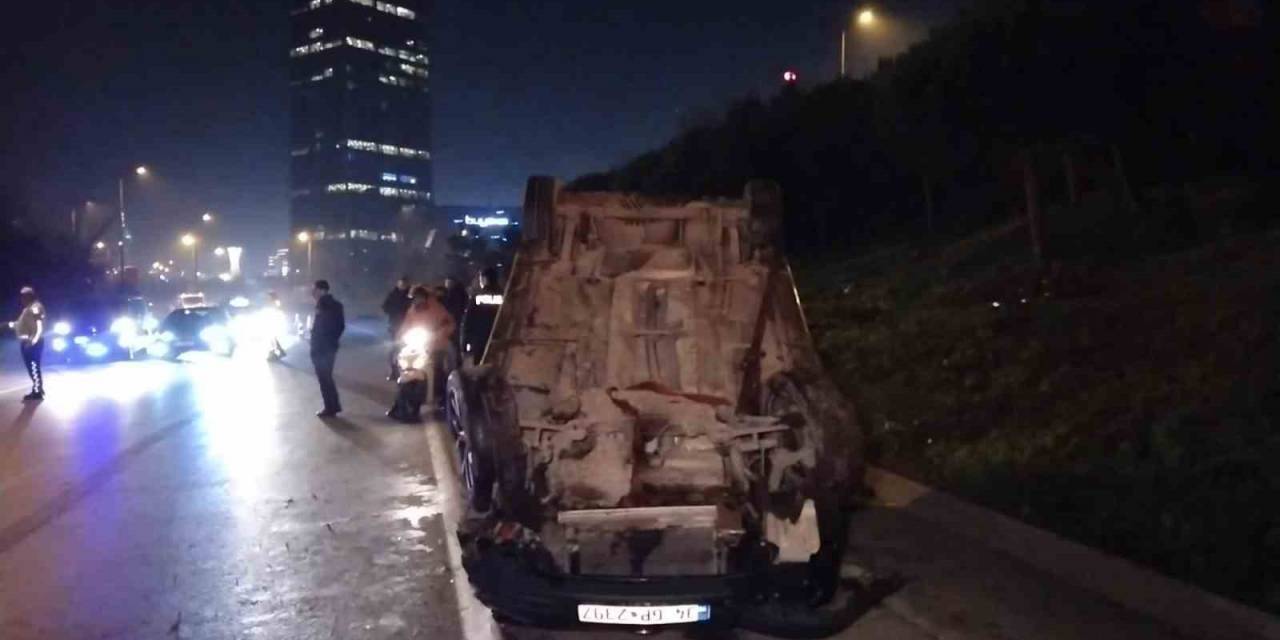 Ümraniye’de Virajı Alamayan Otomobil Takla Attı: 1 Yaralı