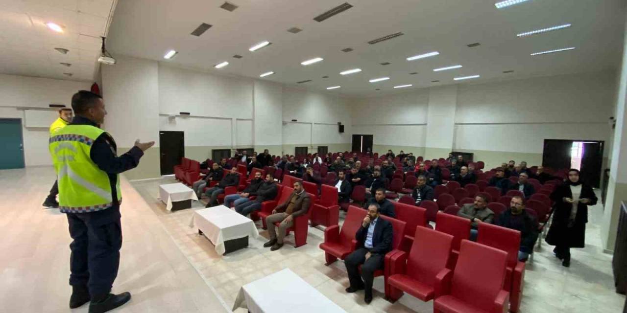 Elazığ’da Öğrenci Ve Servis Şoförlerine Trafik Eğitimi