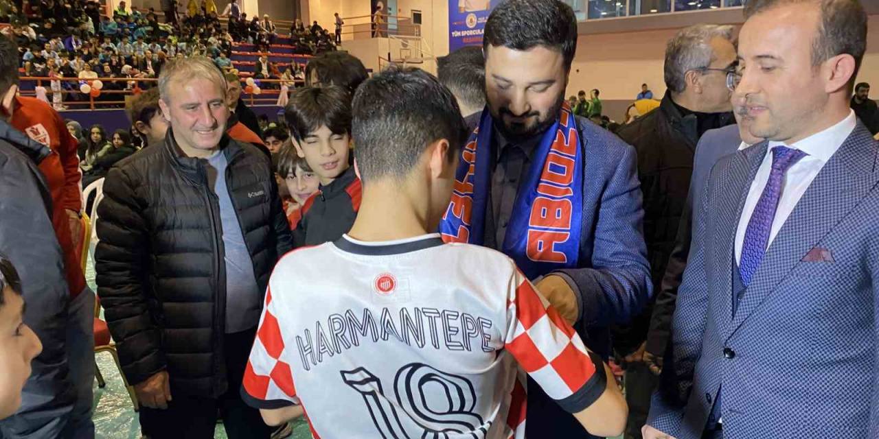 Kağıthane Belediyesi’nden Amatör Spor Kulüplerine Destek