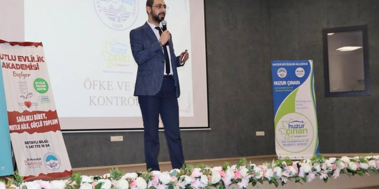 Büyükşehir’in Mutlu Evlilik Akademisi’nde 97 Kişi Sertifikasını Aldı