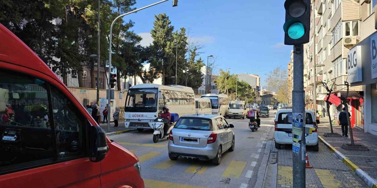 Bandırma’da Okul Çıkışı, Trafik Çilesi