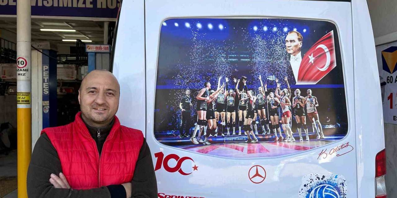 Filenin Sultanları’na Ait Posteri Aracında Taşıyor